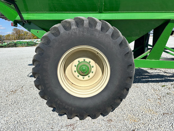 2010 Unverferth 8250 Grain Cart