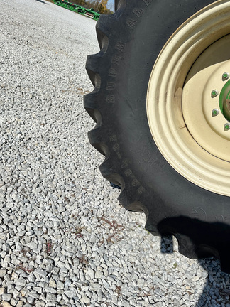 2010 Unverferth 8250 Grain Cart