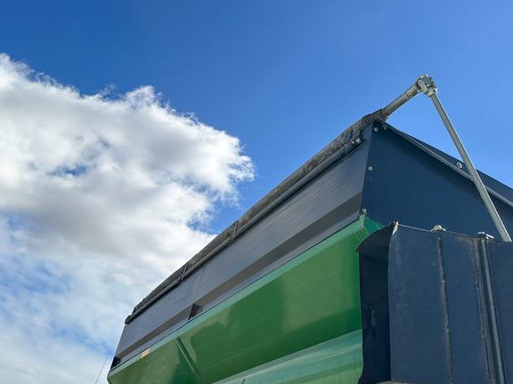 2010 Unverferth 8250 Grain Cart