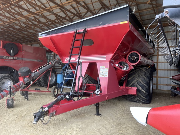 2018 Demco 1272 Grain Cart