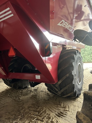 2018 Demco 1272 Grain Cart