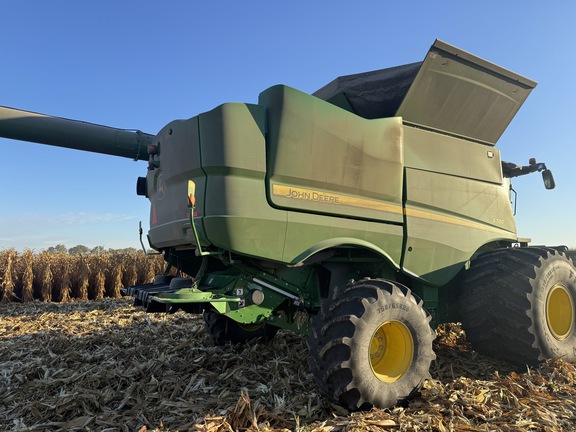 2019 John Deere S780 Combine