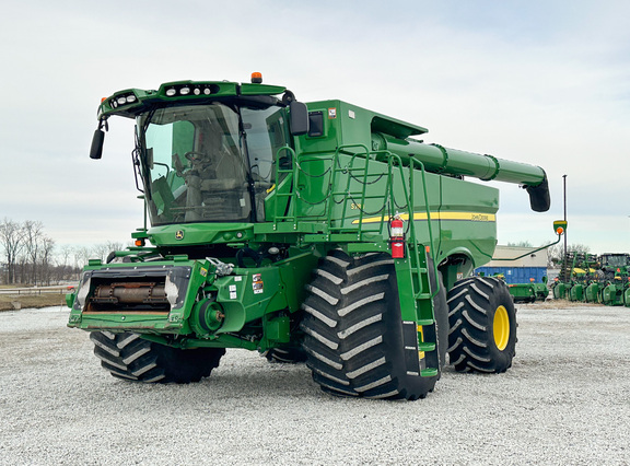 2019 John Deere S780 Combine