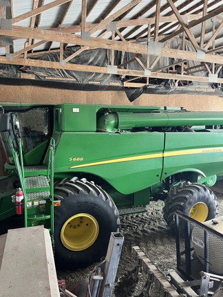 2014 John Deere S680 Combine