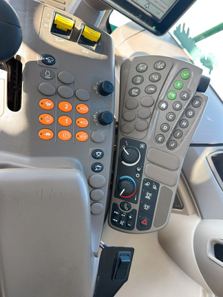 2014 John Deere S680 Combine