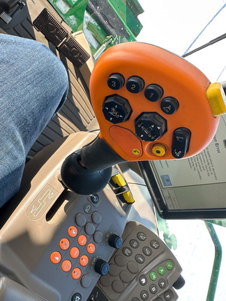 2014 John Deere S680 Combine