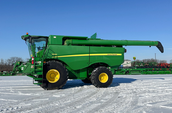 2014 John Deere S680 Combine
