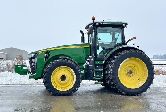 2015 John Deere 8320R Tractor