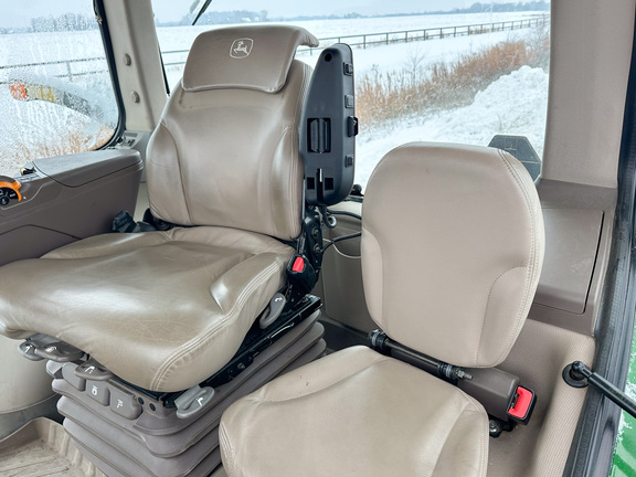 2015 John Deere 8320R Tractor