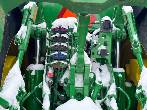 2015 John Deere 8320R Tractor