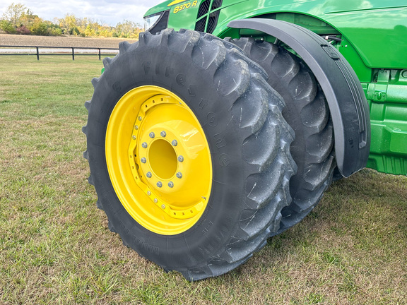 2015 John Deere 8370R Tractor