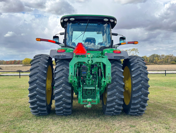 2015 John Deere 8370R Tractor