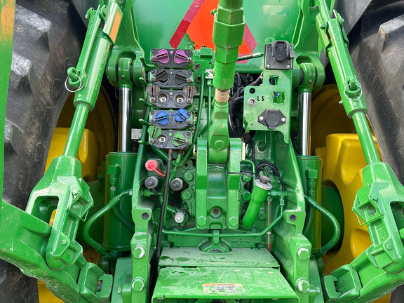 2015 John Deere 8370R Tractor