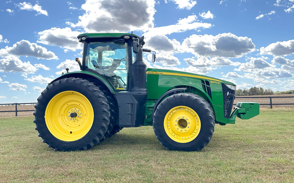 2015 John Deere 8370R Tractor