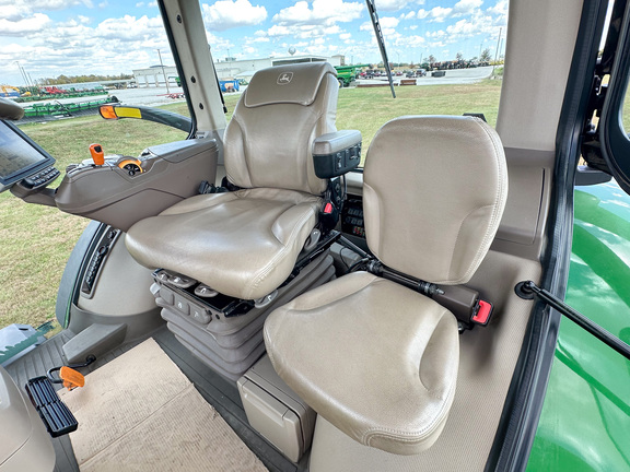 2015 John Deere 8370R Tractor