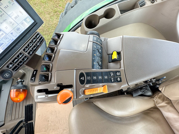 2015 John Deere 8370R Tractor