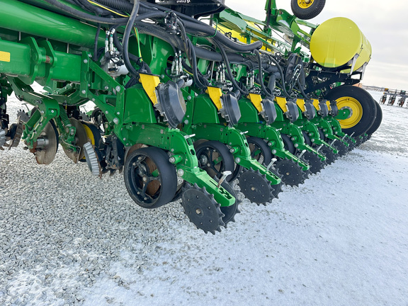 2022 John Deere 1775NT Planter