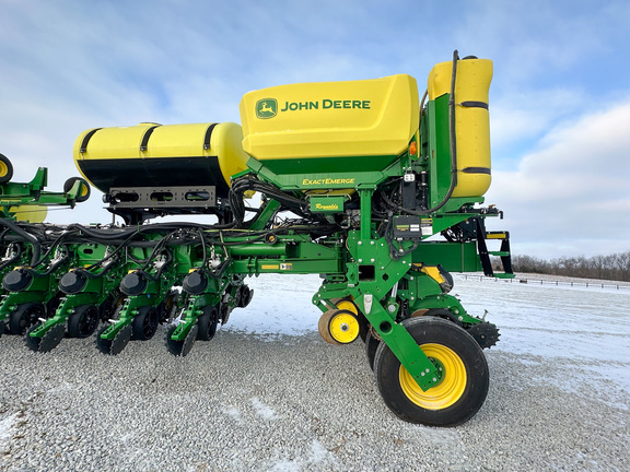 2022 John Deere 1775NT Planter