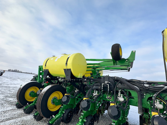2022 John Deere 1775NT Planter