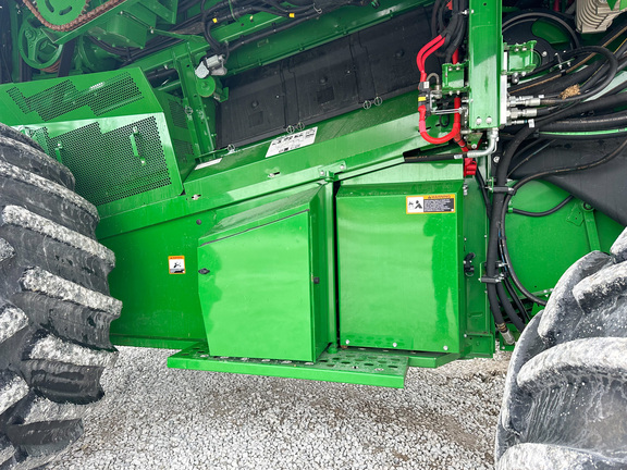 2022 John Deere S780 Combine
