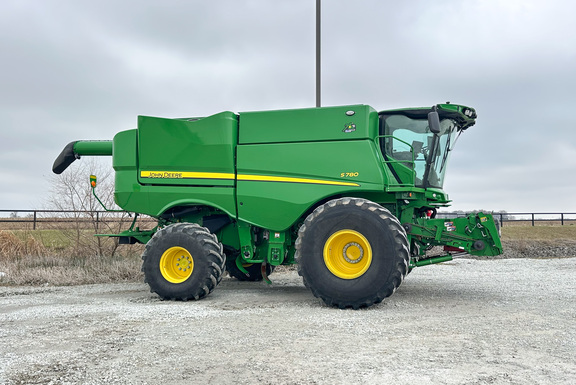 2022 John Deere S780 Combine