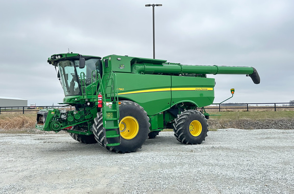 2022 John Deere S780 Combine