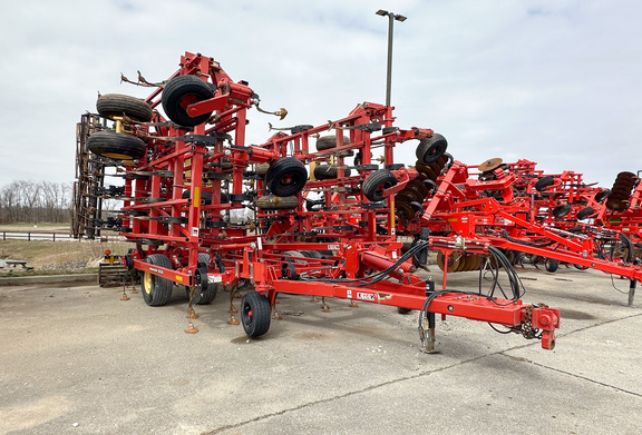 2010 Krause 5635-42 Field Cultivator