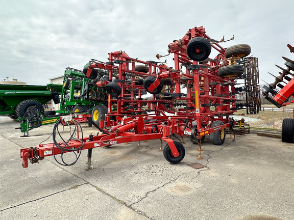 2010 Krause 5635-42 Field Cultivator