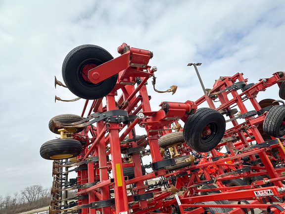 2010 Krause 5635-42 Field Cultivator