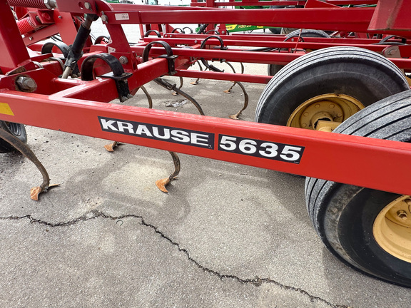 2010 Krause 5635-42 Field Cultivator