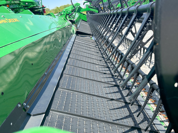 2025 John Deere HDF 45 Header Combine