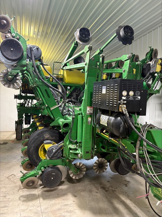 2003 John Deere 1790 Planter