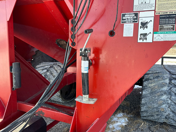2010 J&M 1326-22S Grain Cart