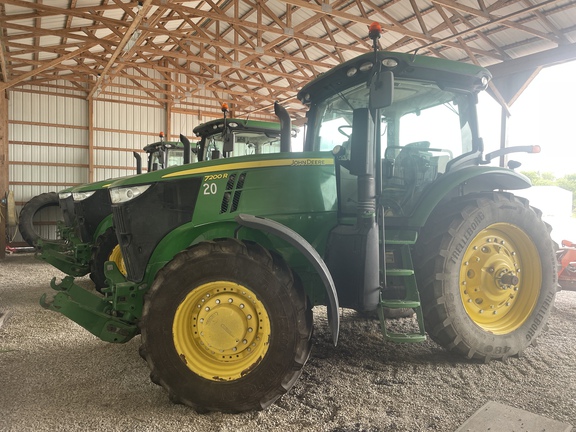 2013 John Deere 7200R Tractor