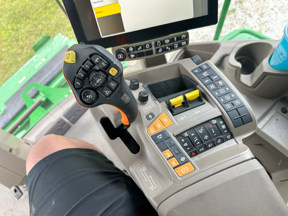2025 John Deere S7 800 Combine
