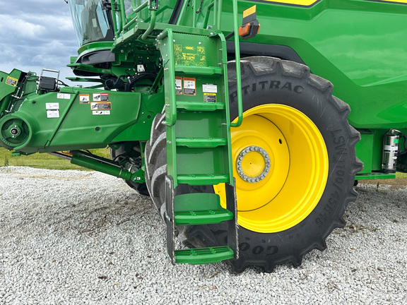 2025 John Deere S7 800 Combine