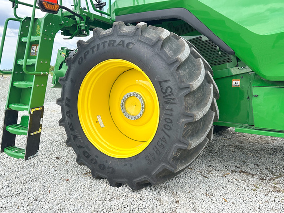 2025 John Deere S7 800 Combine