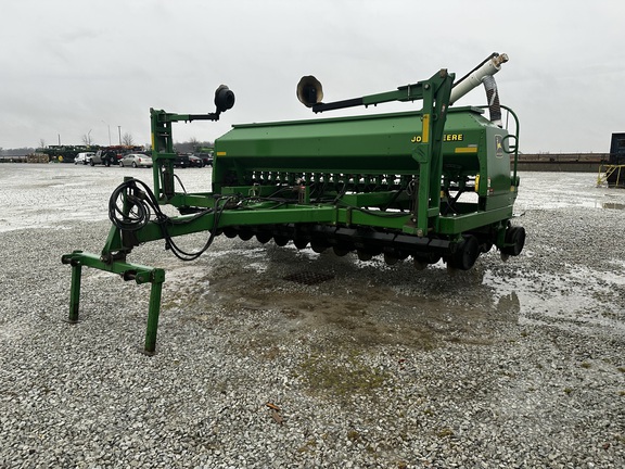 2001 John Deere 1560 Drill