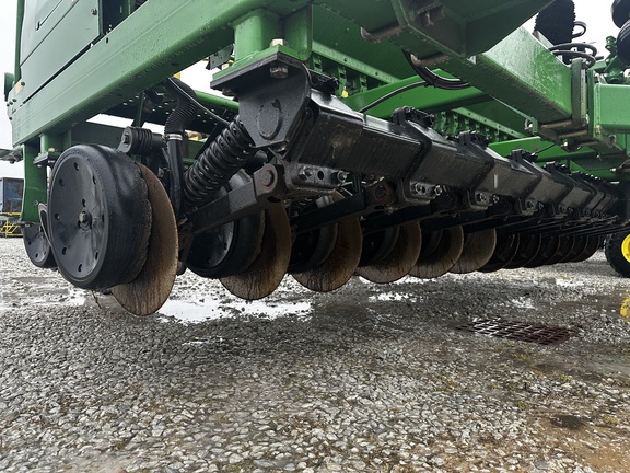 2001 John Deere 1560 Drill