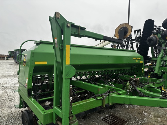 2001 John Deere 1560 Drill