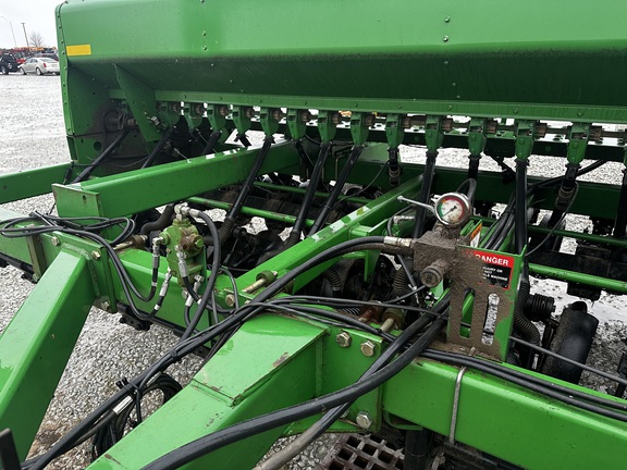 2001 John Deere 1560 Drill