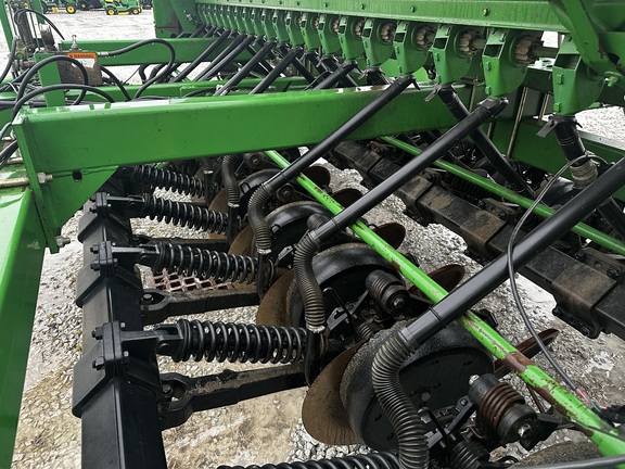 2001 John Deere 1560 Drill