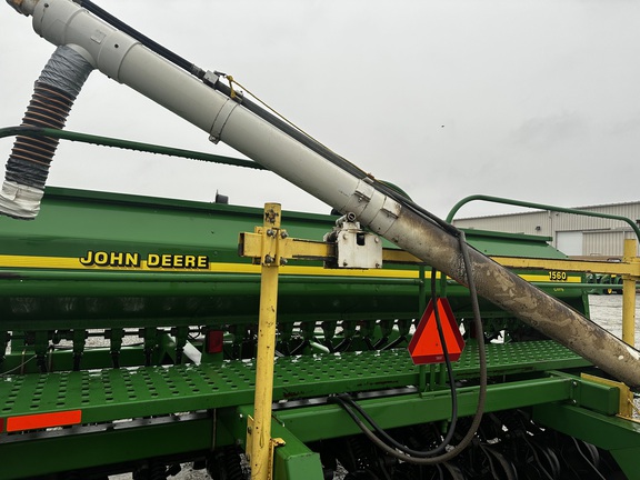 2001 John Deere 1560 Drill
