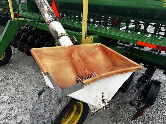 2001 John Deere 1560 Drill