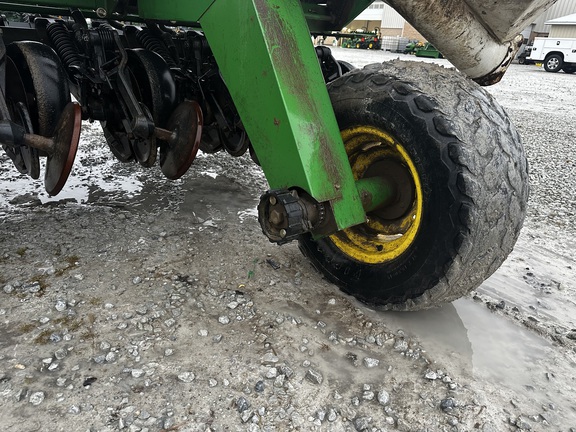2001 John Deere 1560 Drill