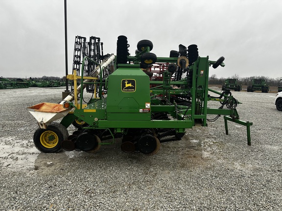 2001 John Deere 1560 Drill