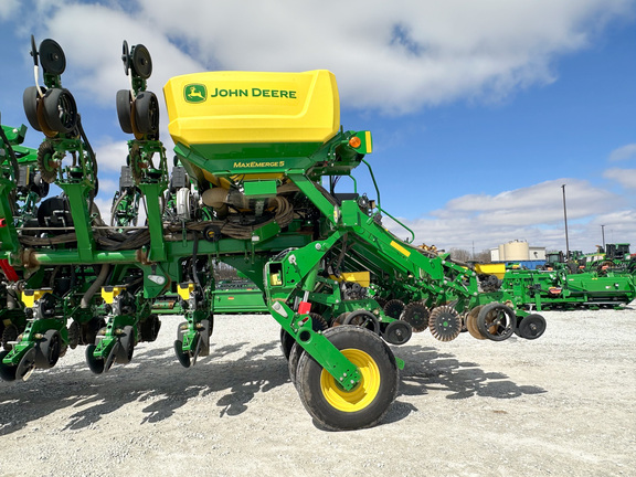 2023 John Deere 1795 Planter
