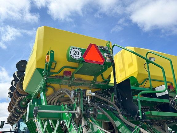 2023 John Deere 1795 Planter