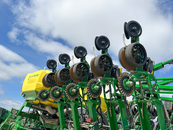 2023 John Deere 1795 Planter