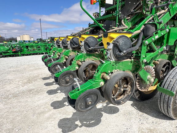 2023 John Deere 1795 Planter